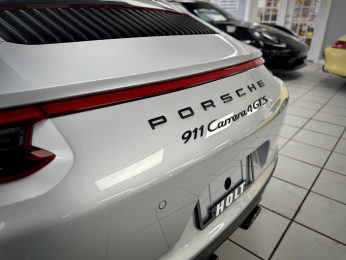 2018 Porsche Carrera 4 GTS Manual