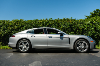 2017 Porsche Panamera 4S ONE OWNER, mint