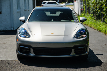 2017 Porsche Panamera 4S ONE OWNER, mint