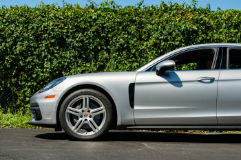 2017 Porsche Panamera 4S ONE OWNER, mint