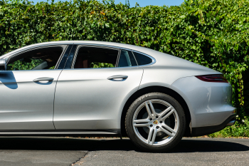 2017 Porsche Panamera 4S ONE OWNER, mint