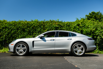 2017 Porsche Panamera 4S ONE OWNER, mint