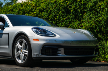 2017 Porsche Panamera 4S ONE OWNER, mint